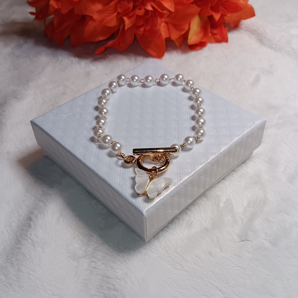 Elegant Pearl Bead Butterfly Bracelet With Gold Accents